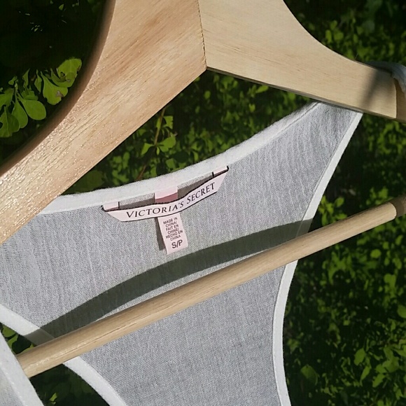 Victoria Secret ivory coverup - Picture 2 of 2